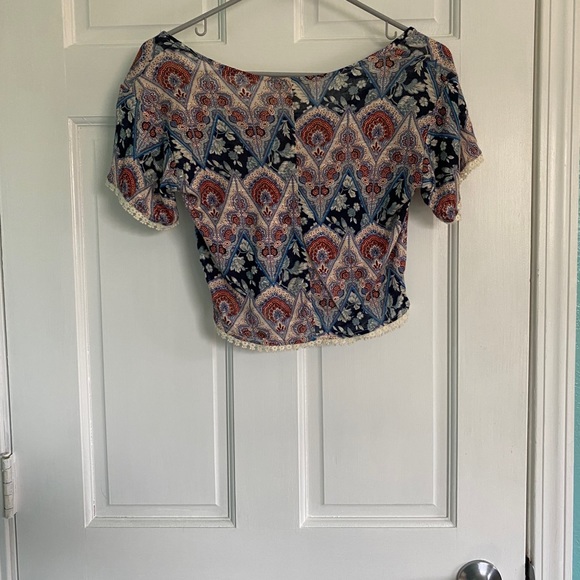 Patterned Crop Top - Picture 2 of 4